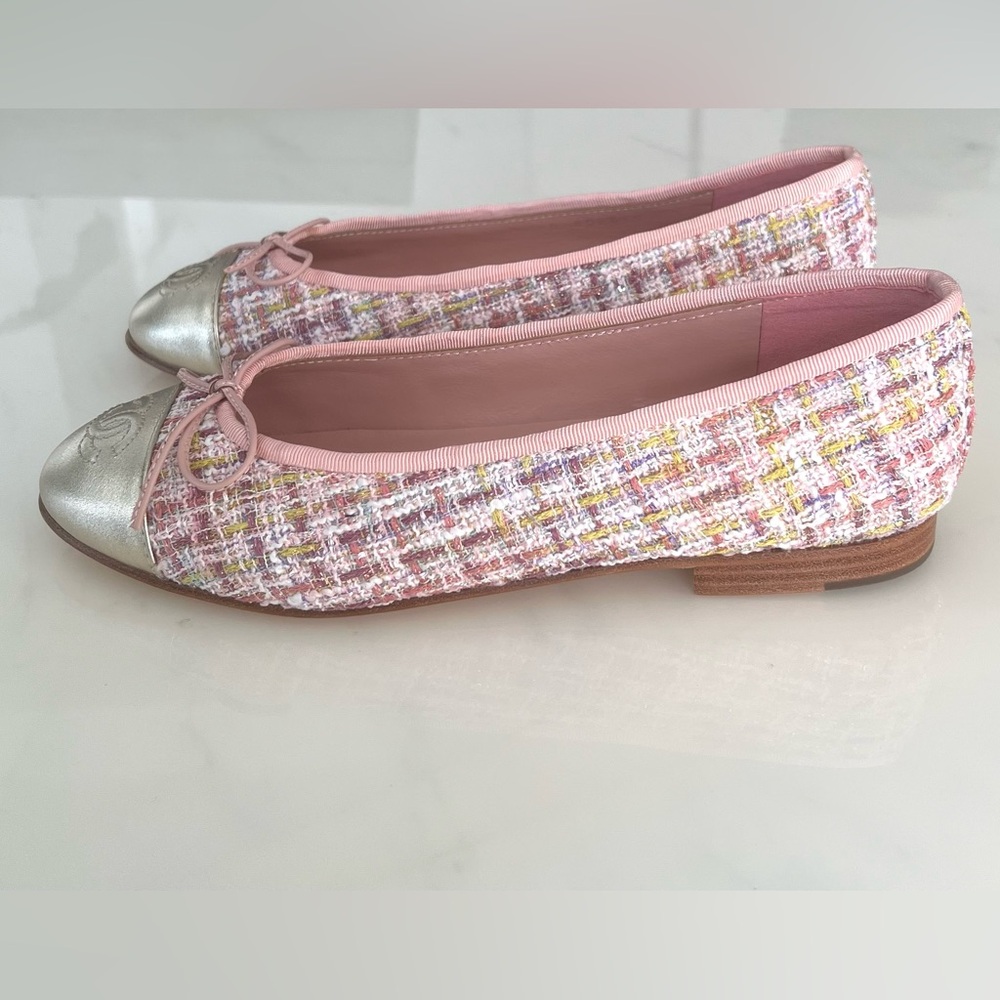 New CHANEL Pink Tweed Ballet Flats / Size 38 - Picture 13 of 14